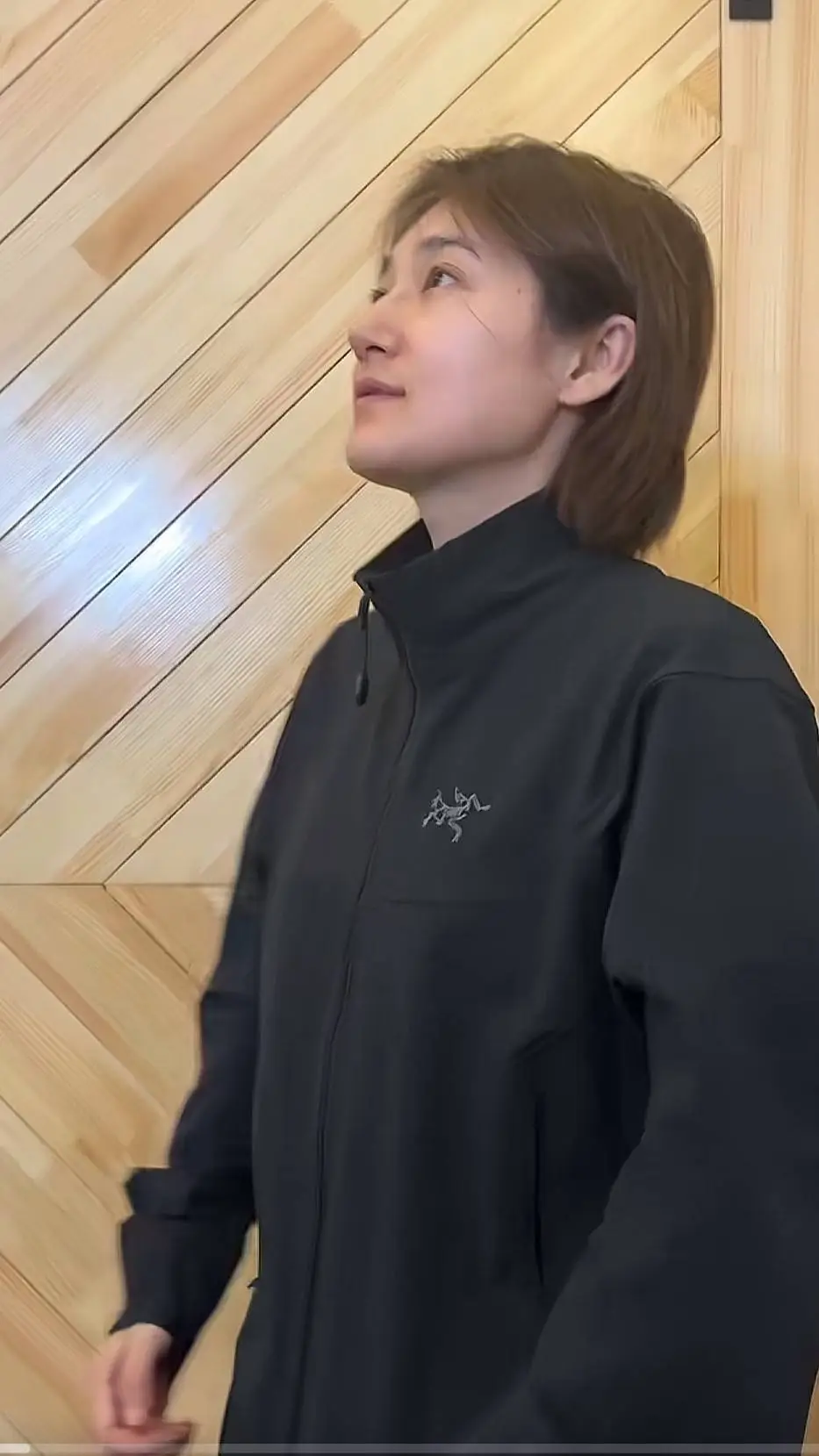 ai character: 周周围 background