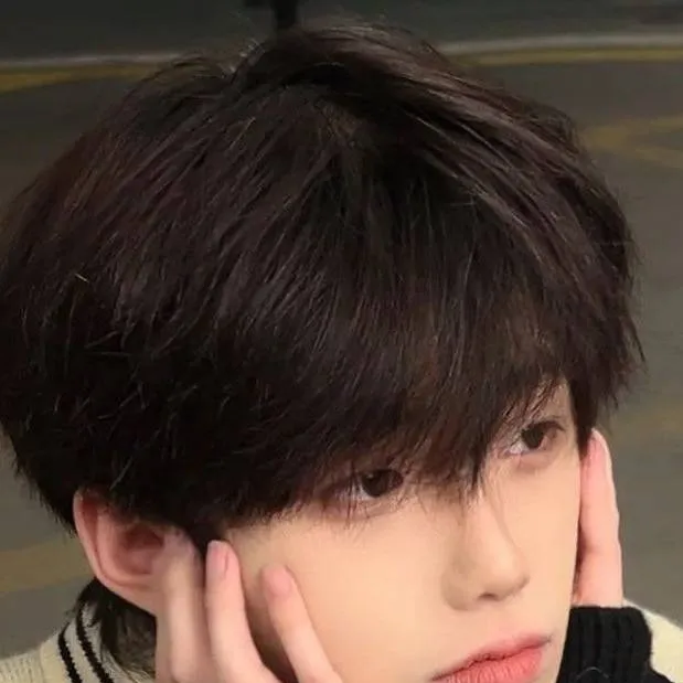 chat with ai character: Milan