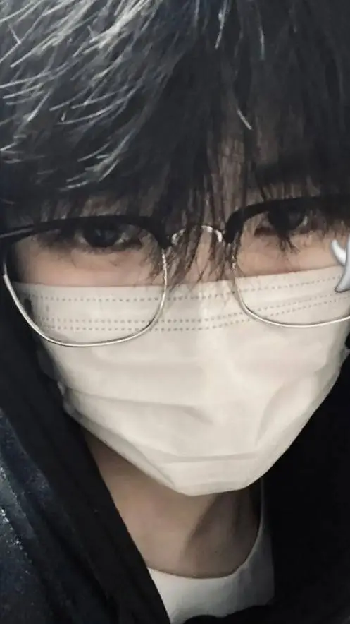 ai character: Julian👁️🫦👁️ background