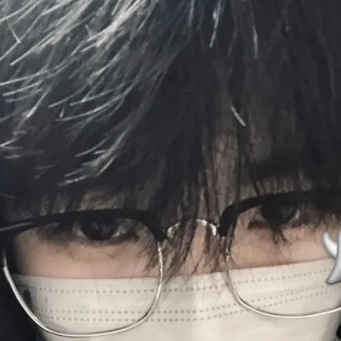 chat with ai character: Julian👁️🫦👁️