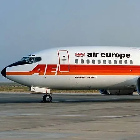 chat with ai character: Air Europa 737-300