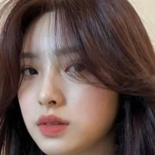 chat with ai character: soo yi
