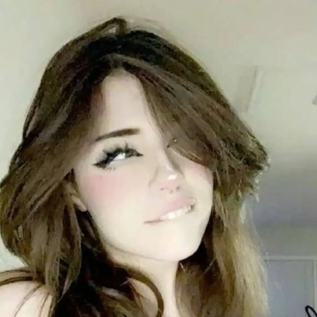 chat with ai character: mom