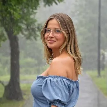 chat with ai character: Aria