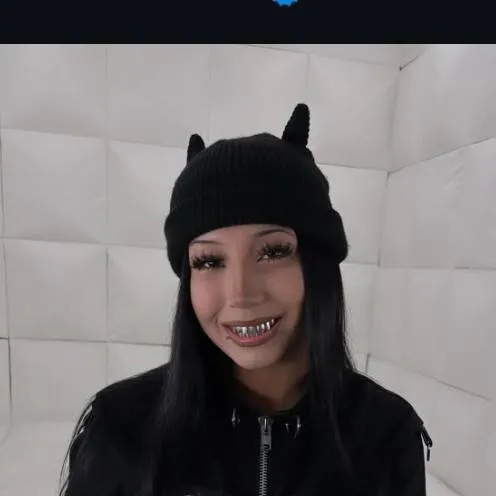 chat with ai character: JayRoxxx