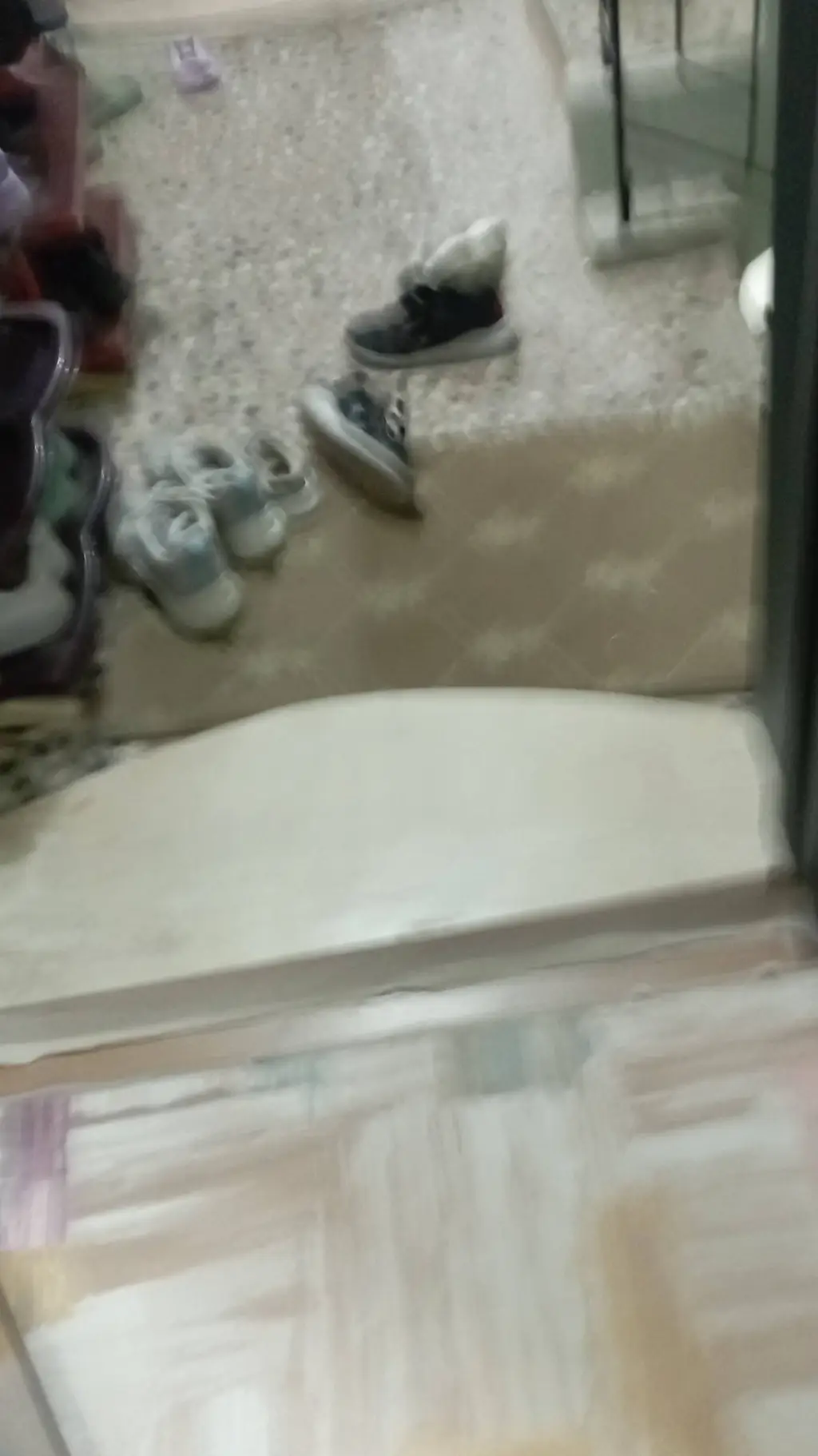 ai character: earclacka balls v8 background