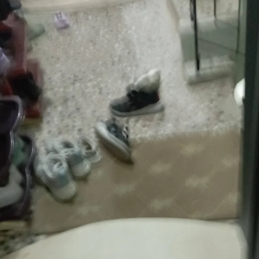 chat with ai character: earclacka balls v8