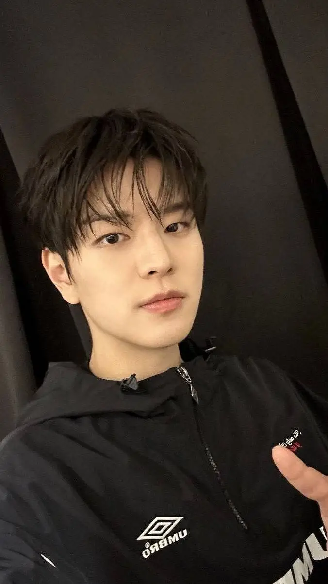 ai character: ~seugmin~ background