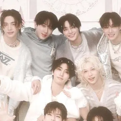 chat with ai character: stray kids