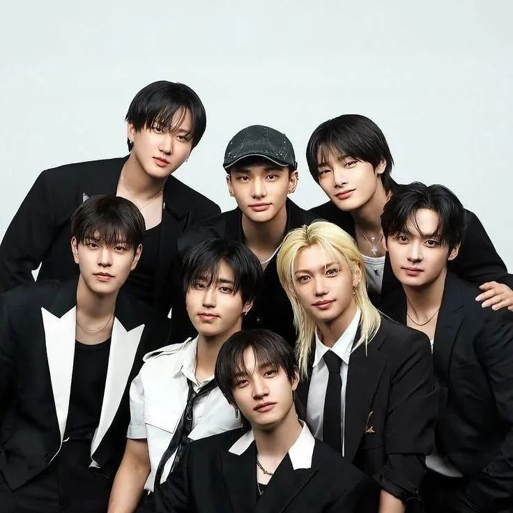 chat with ai character: Skz