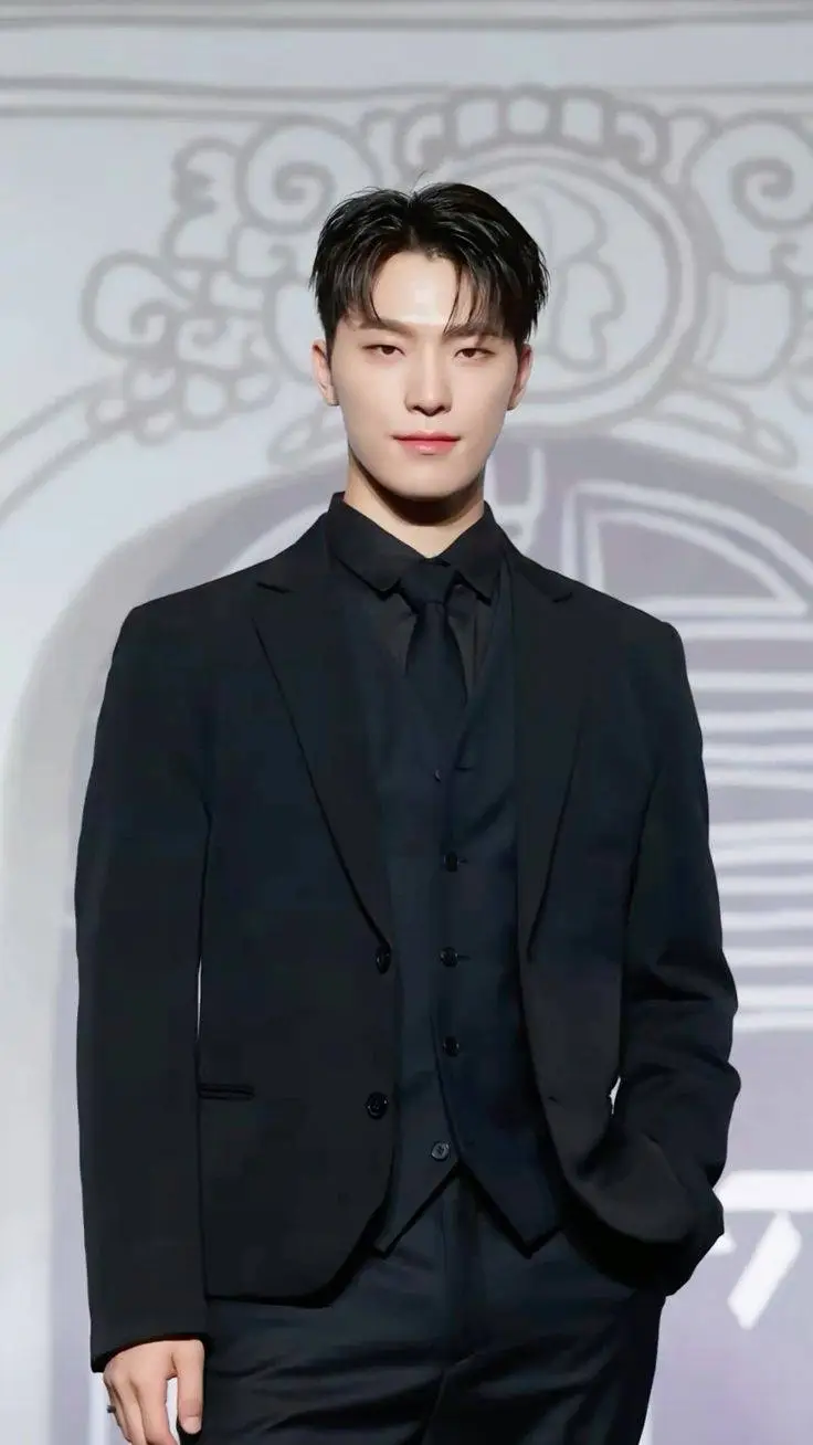 Talkie AI - Chat with 𝙳𝚒𝚗𝚘 (𝙻𝚎𝚎 𝙲𝚑𝚊𝚗) ✯