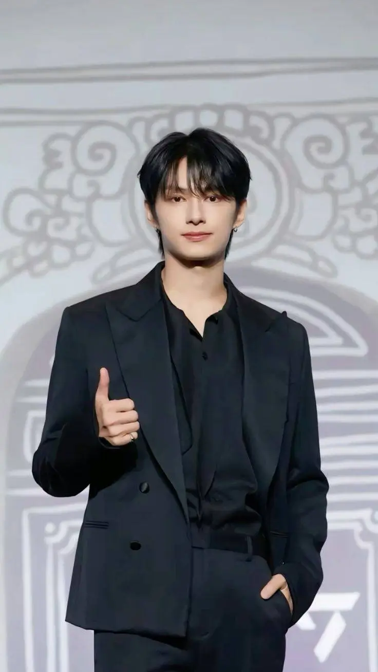 ai character: 𝙹𝚞𝚗 (𝚆𝚎𝚗 𝙹𝚞𝚗𝚑𝚞𝚒) ✯ background