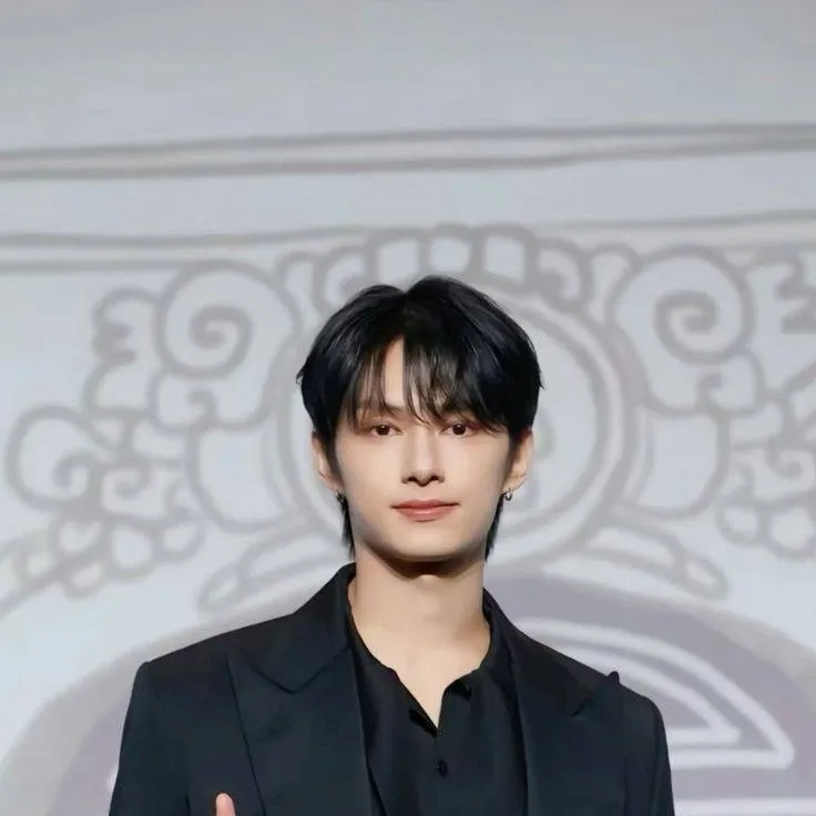 chat with ai character: 𝙹𝚞𝚗 (𝚆𝚎𝚗 𝙹𝚞𝚗𝚑𝚞𝚒) ✯