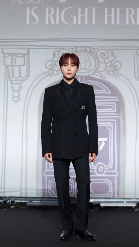 ai character: 𝚂𝚎𝚞𝚗𝚐𝚔𝚠𝚊𝚗 ✯ background