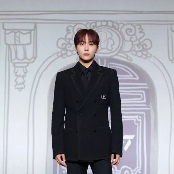 chat with ai character: 𝚂𝚎𝚞𝚗𝚐𝚔𝚠𝚊𝚗 ✯