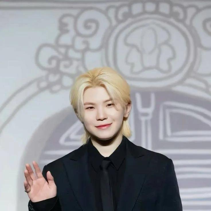 chat with ai character: 𝚆𝚘𝚘𝚣𝚒 ✯