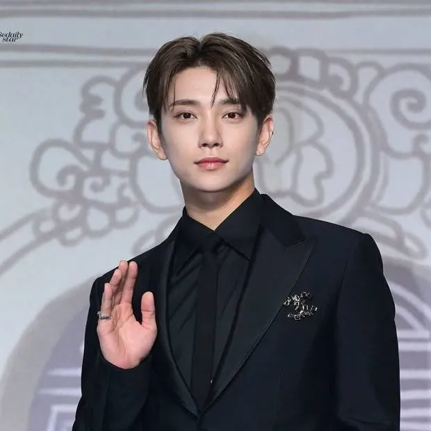 chat with ai character: 𝙹𝚘𝚜𝚑𝚞𝚊 ✯