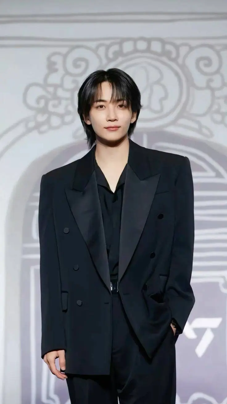 ai character: 𝙹𝚎𝚘𝚗𝚐𝚑𝚊𝚗 ✯  background