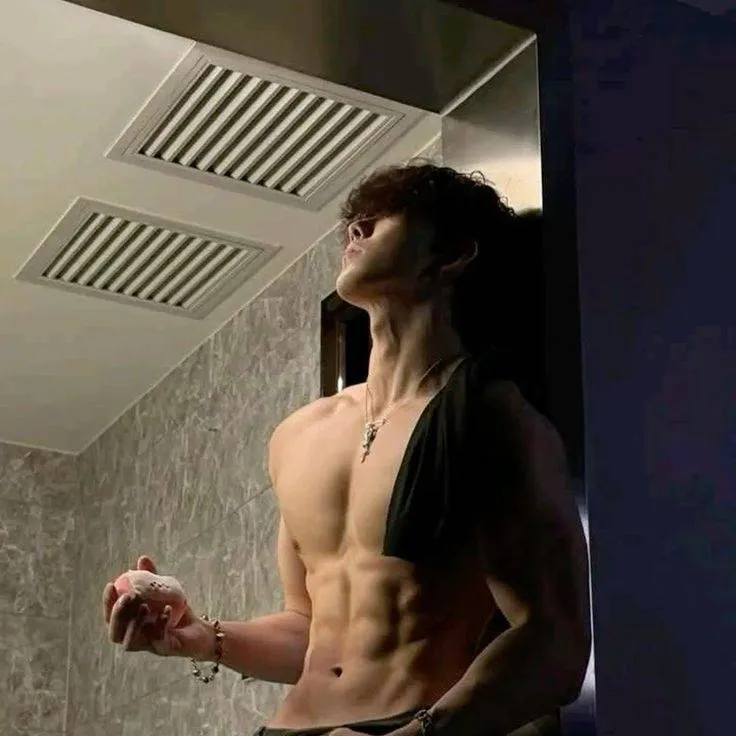 chat with ai character: Xavior