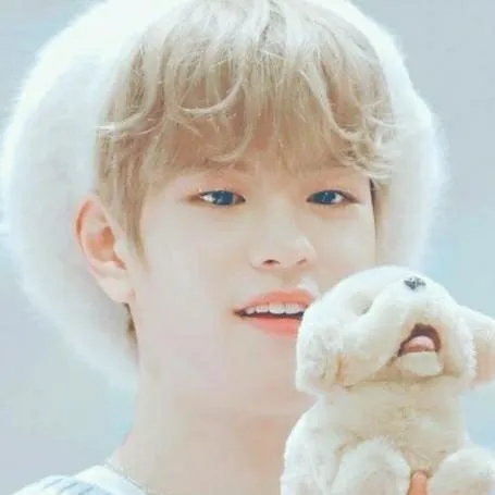 chat with ai character: 🎀Seungmin🎀