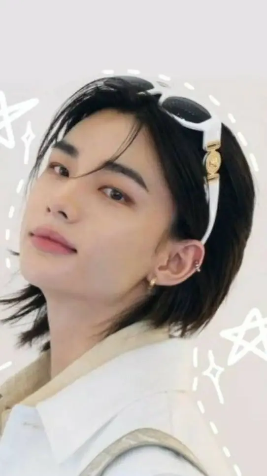 ai character: Hyunjin 🎀 background