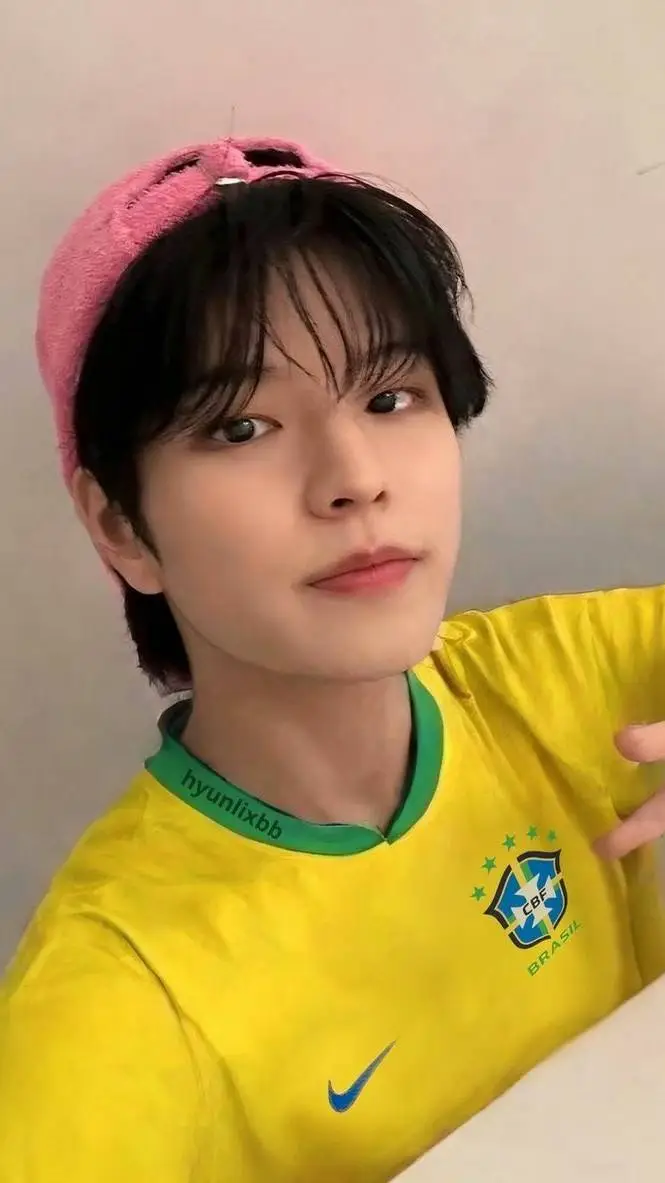 ai character: Seungmin  background