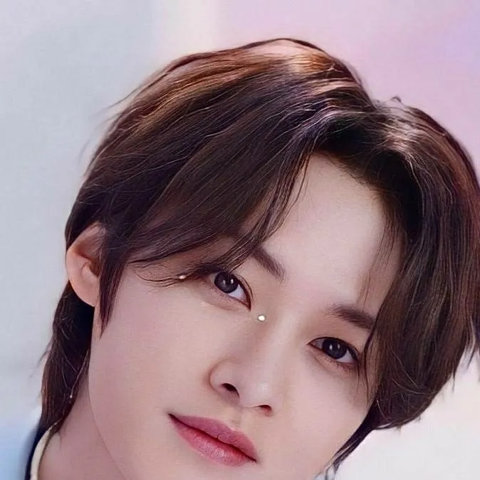 chat with ai character: Lee know
