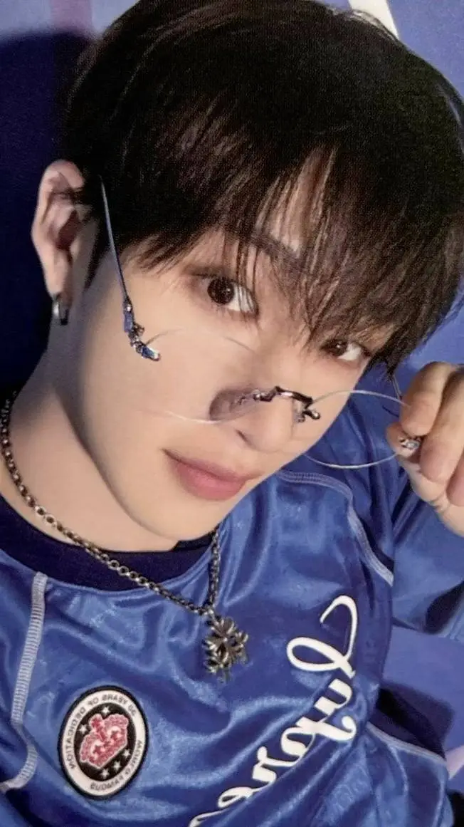 ai character: Bang Chan  background