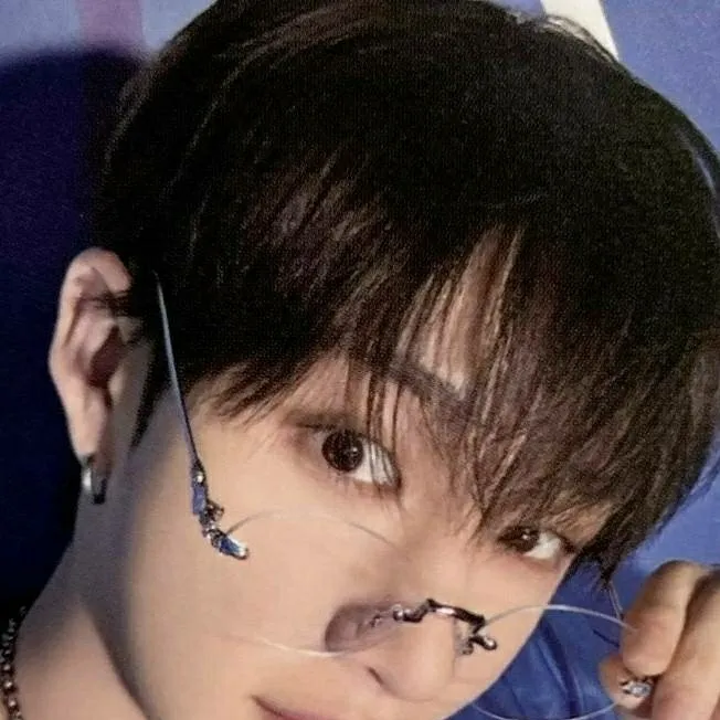 chat with ai character: Bang Chan 