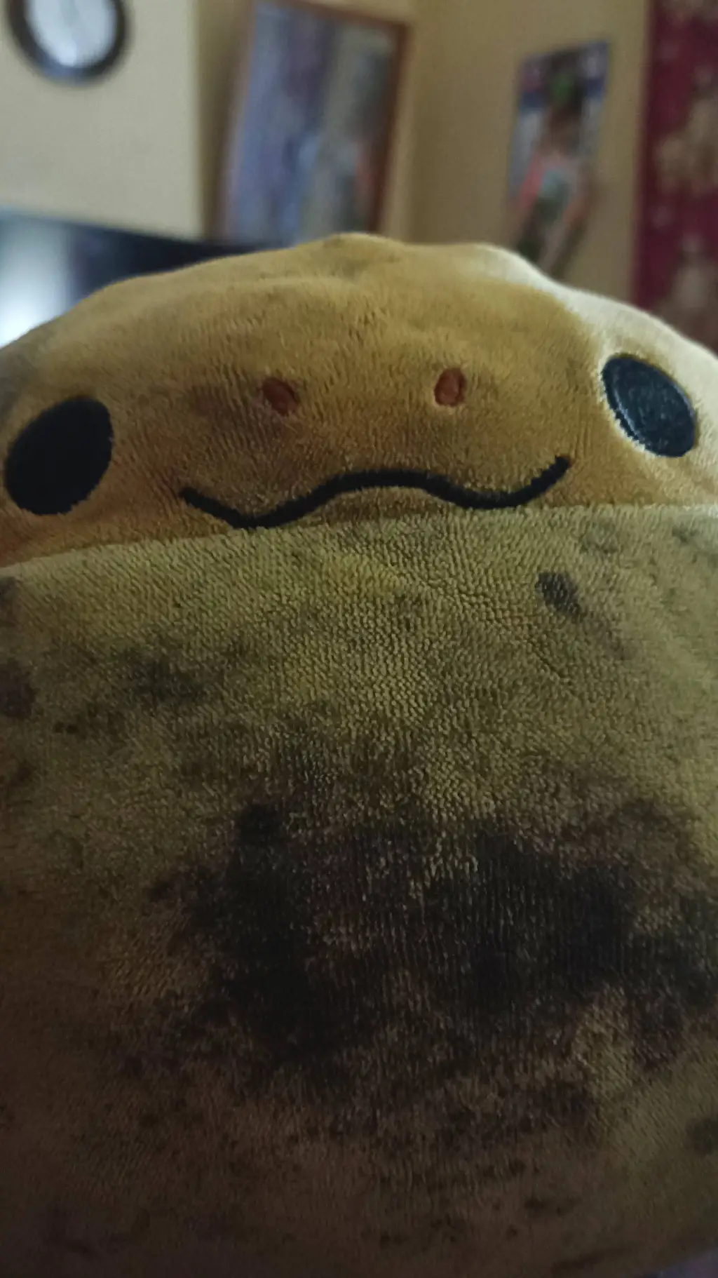 ai character: redondito background