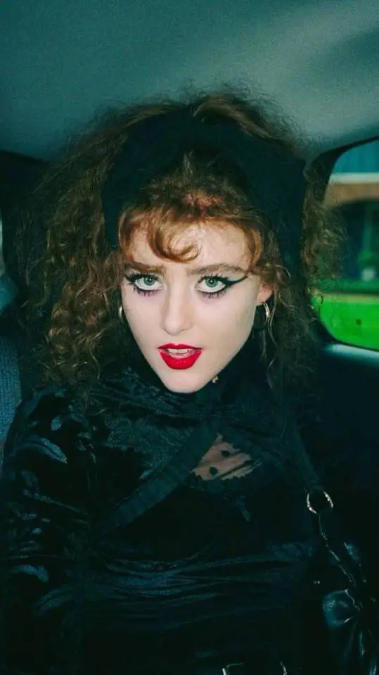 Talkie AI - Chat with Lisa Swallows