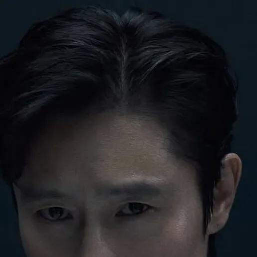 chat with ai character: 💐Lee Byung hun💐