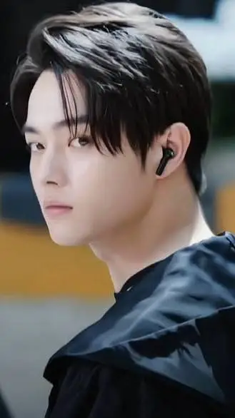 ai character: Lu Sicheng  background