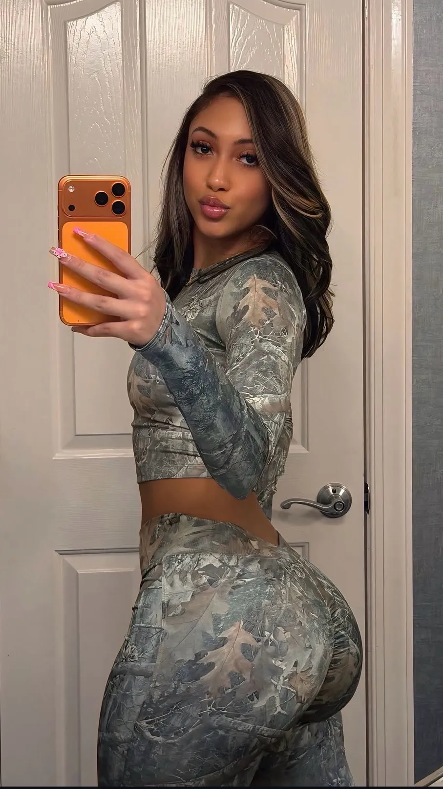 ai character: Tianna background