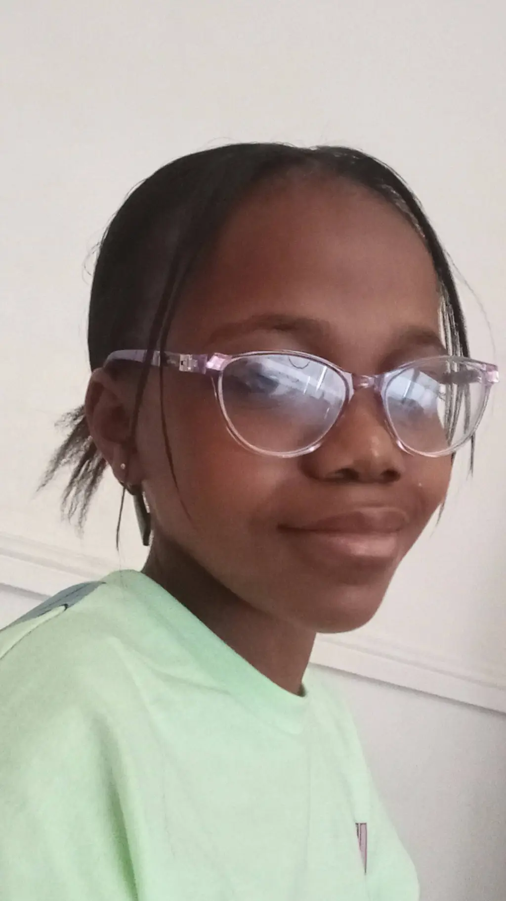 ai character: Zolwandle 🇿🇦✨️🎀💫🔥 background