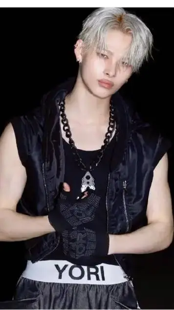 ai character: ni-ki  background