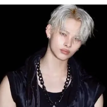 chat with ai character: ni-ki 