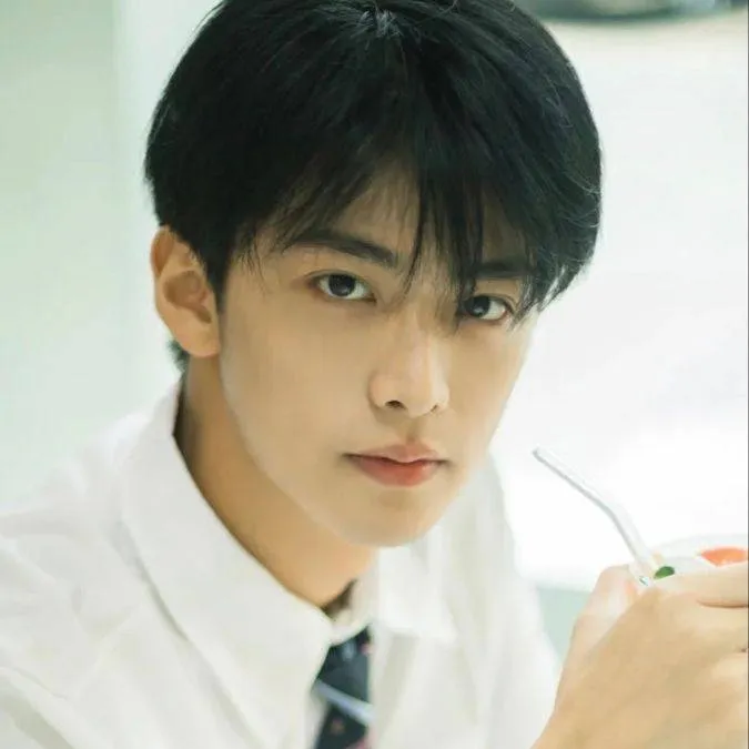 chat with ai character: Chen-Liu