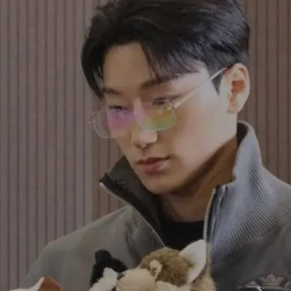 chat with ai character: Choi san