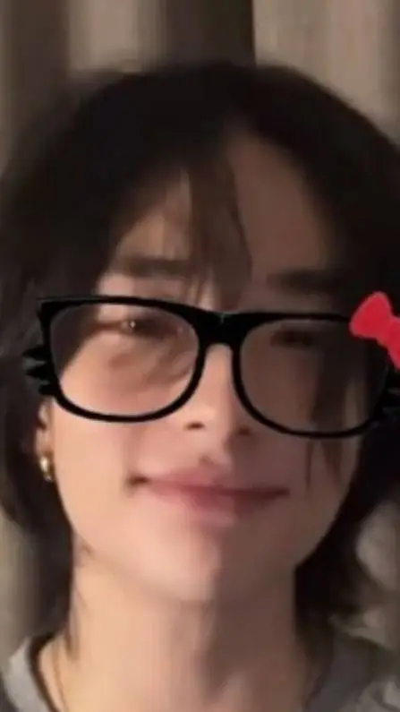 ai character: hyunjin  background