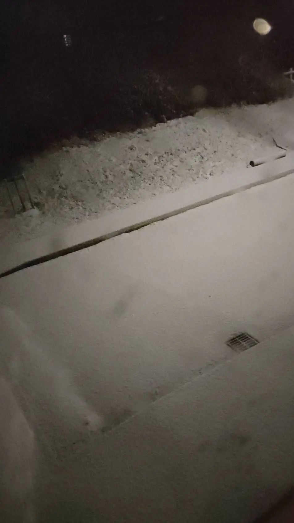 ai character: 1983 bite... background