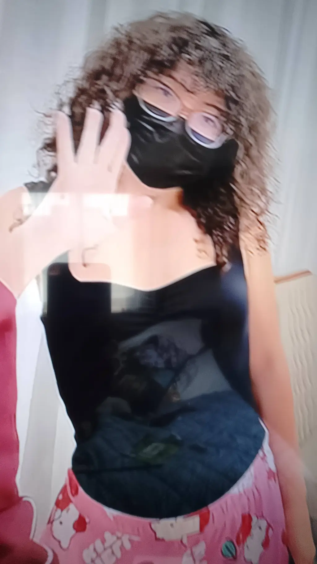 ai character: celynnei en pijama background