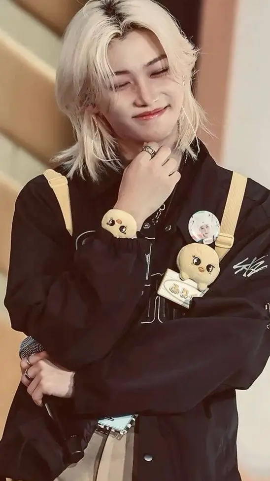 ai character:  ☆~FELIX~☆ background