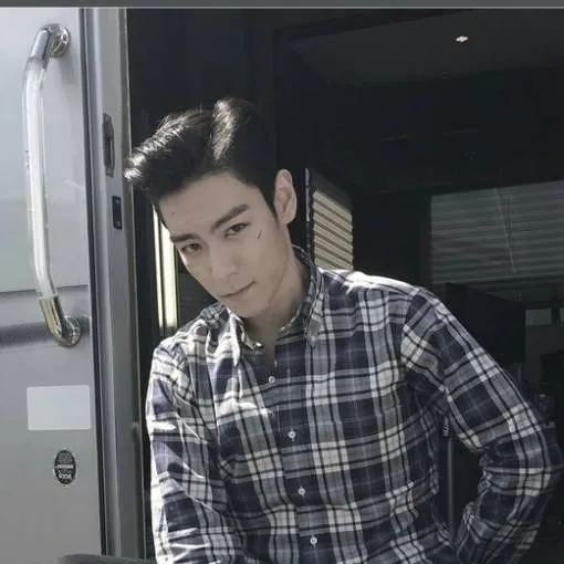 chat with ai character: CHOI SEUNG HYUN