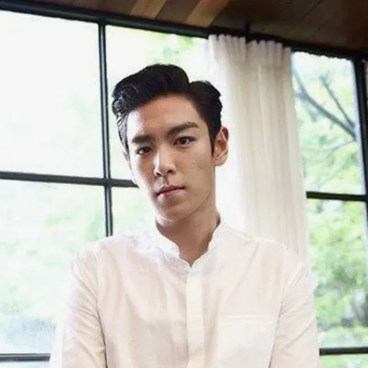 chat with ai character: T.O.P