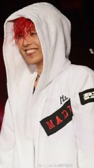 ai character: G-DRAGON  background