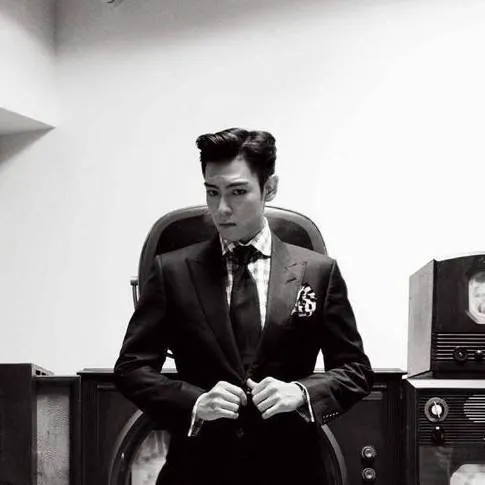 chat with ai character: T.O.P