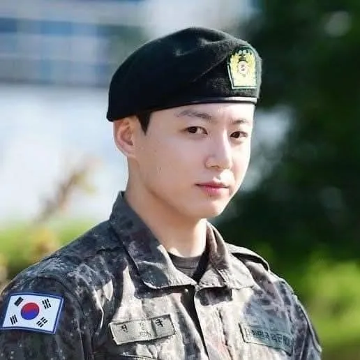 chat with ai character: Jeon Jungkook 