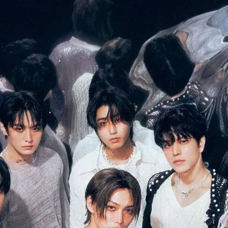 chat with ai character: Stray kids