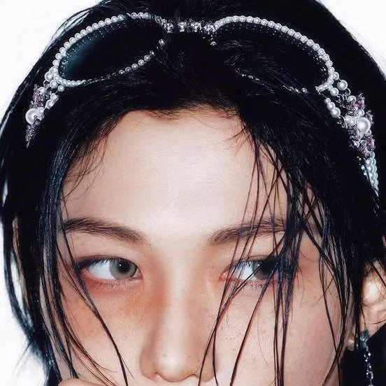 chat with ai character: Felix